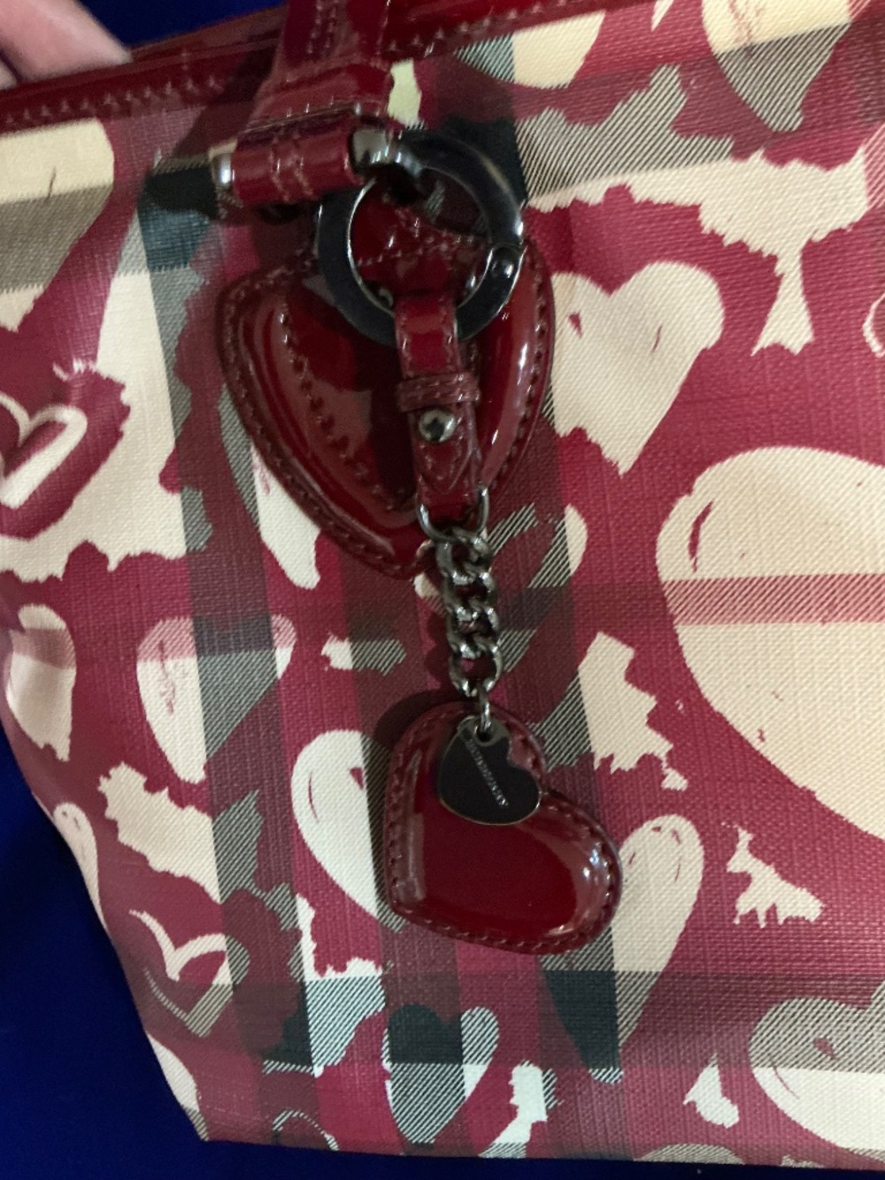Burberry Ltd Edition Patent Painted Heart Supernova Coated Canvas Nickie Tote - Picture 6 of 10